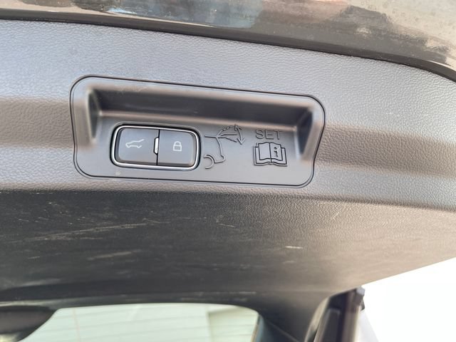 Used 2024 Ford Explorer XLT w/ Equipment Group 202A AWD/4WD image 32