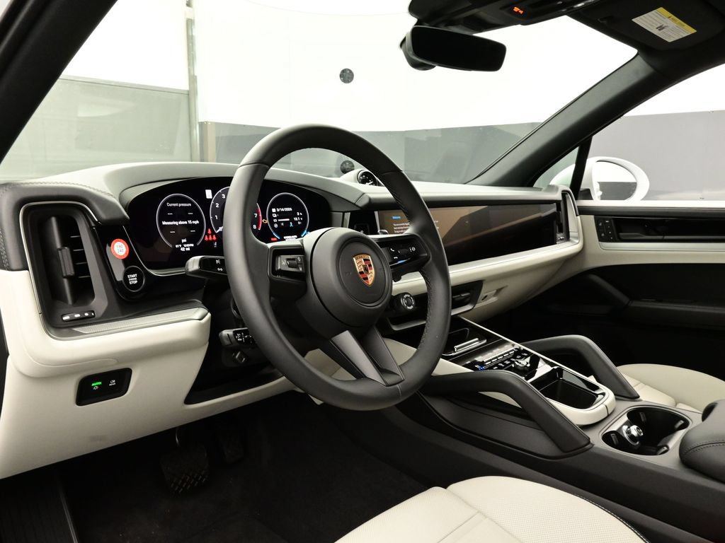 Certified 2025 Porsche Cayenne E-Hybrid AWD/4WD image 4