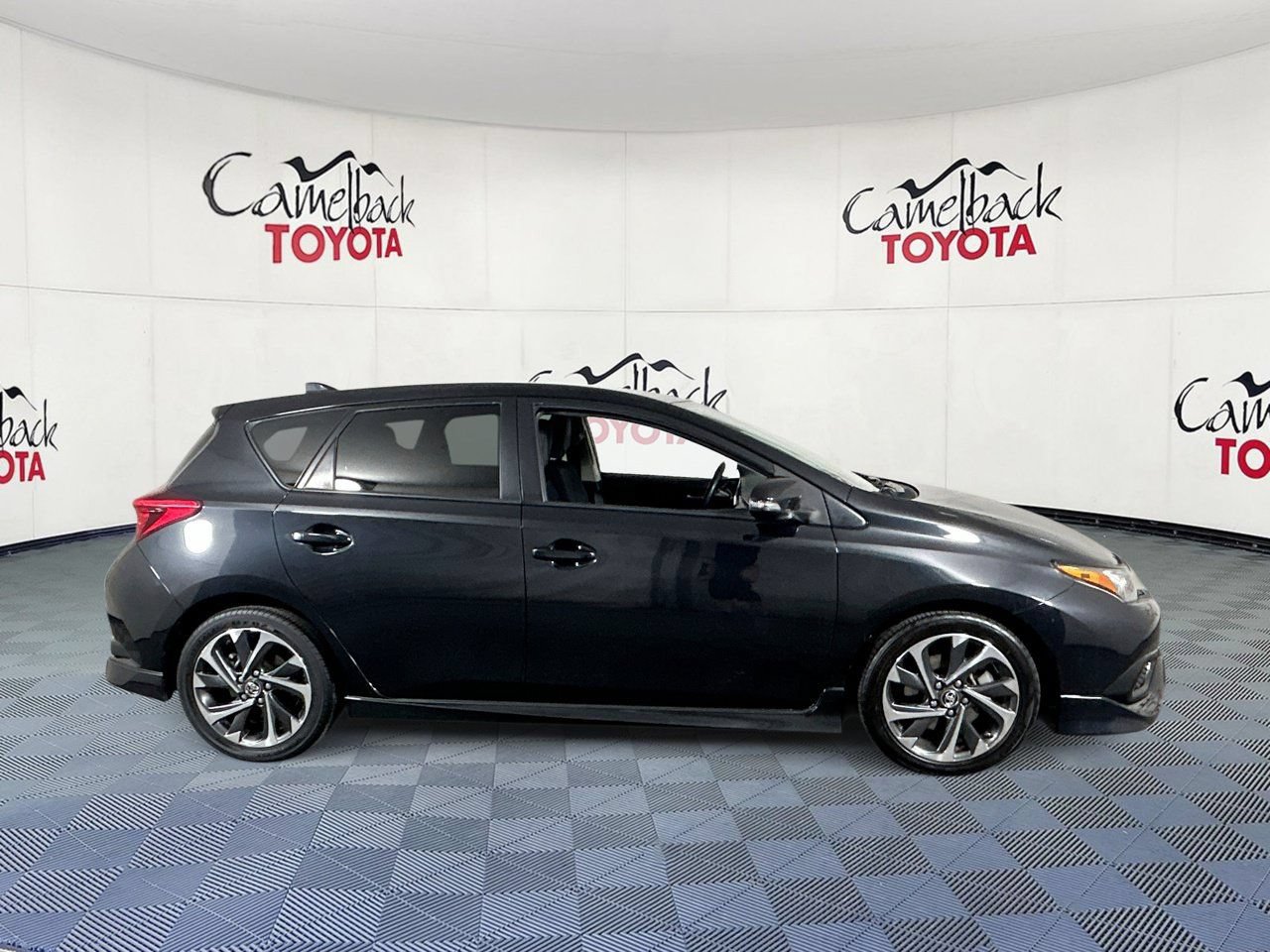 Used 2017 Toyota Corolla iM FWD image 9