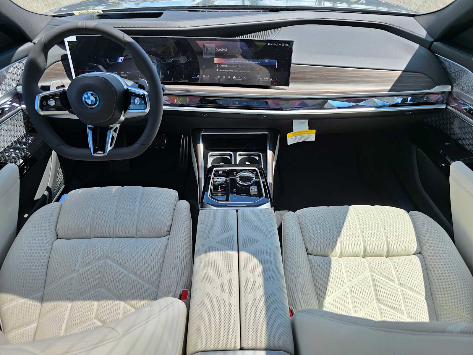 Used 2025 BMW 750e xDrive w/ Executive Package image 19