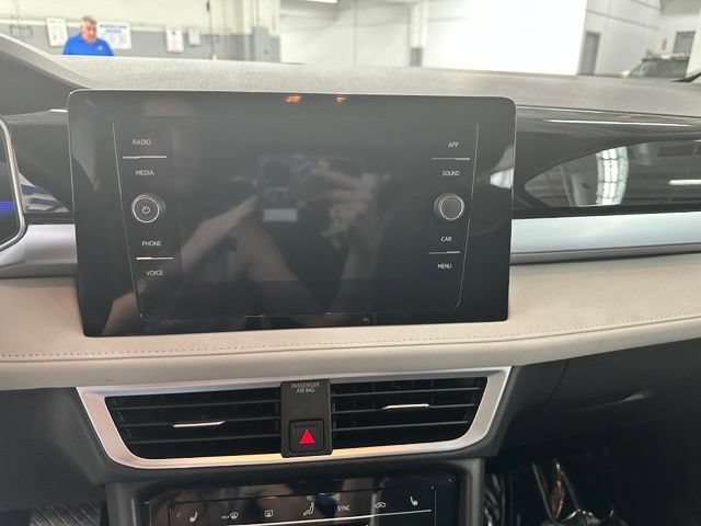 Used 2025 Volkswagen Taos SE AWD/4WD image 5