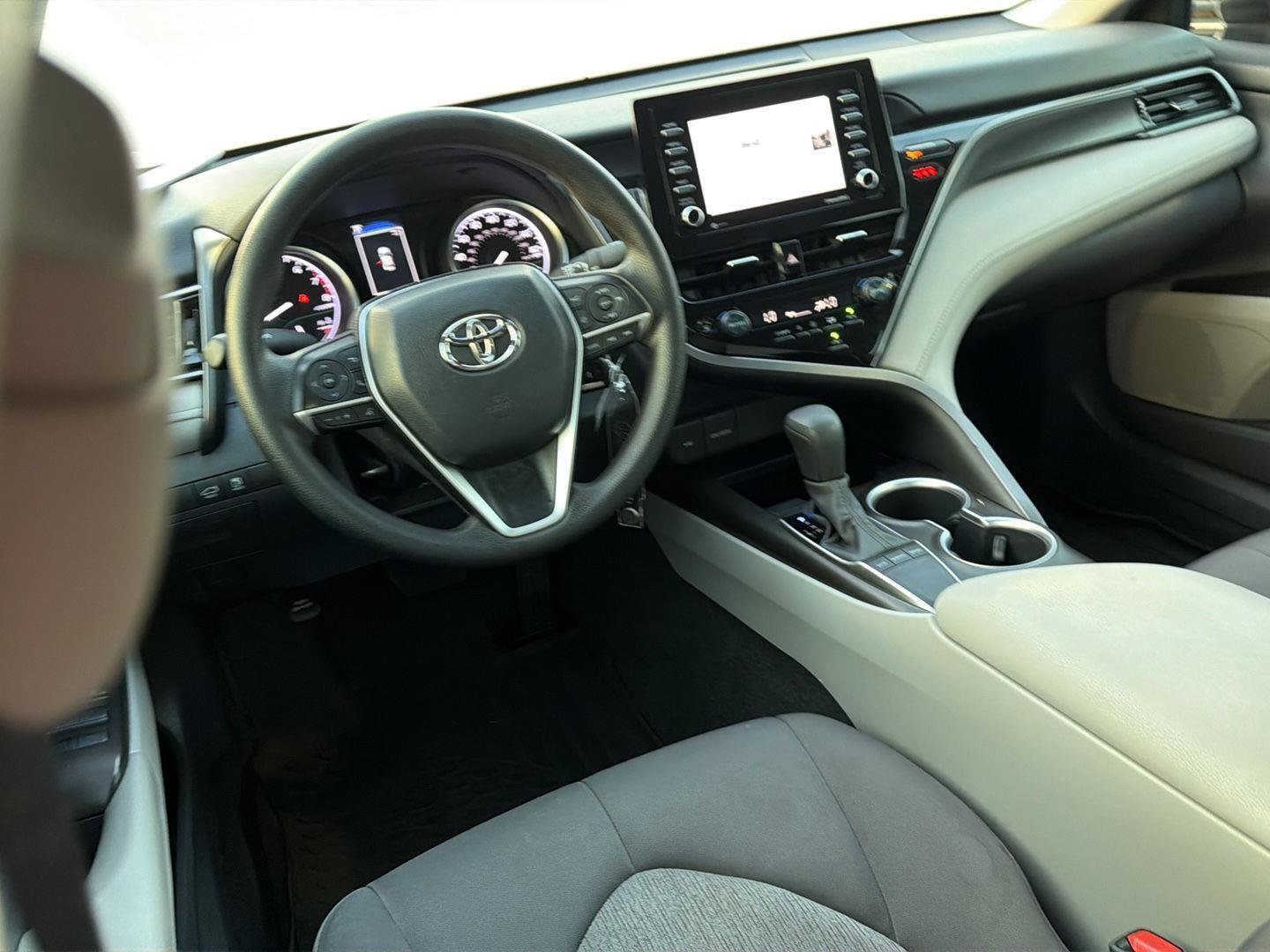 Used 2022 Toyota Camry LE FWD image 18