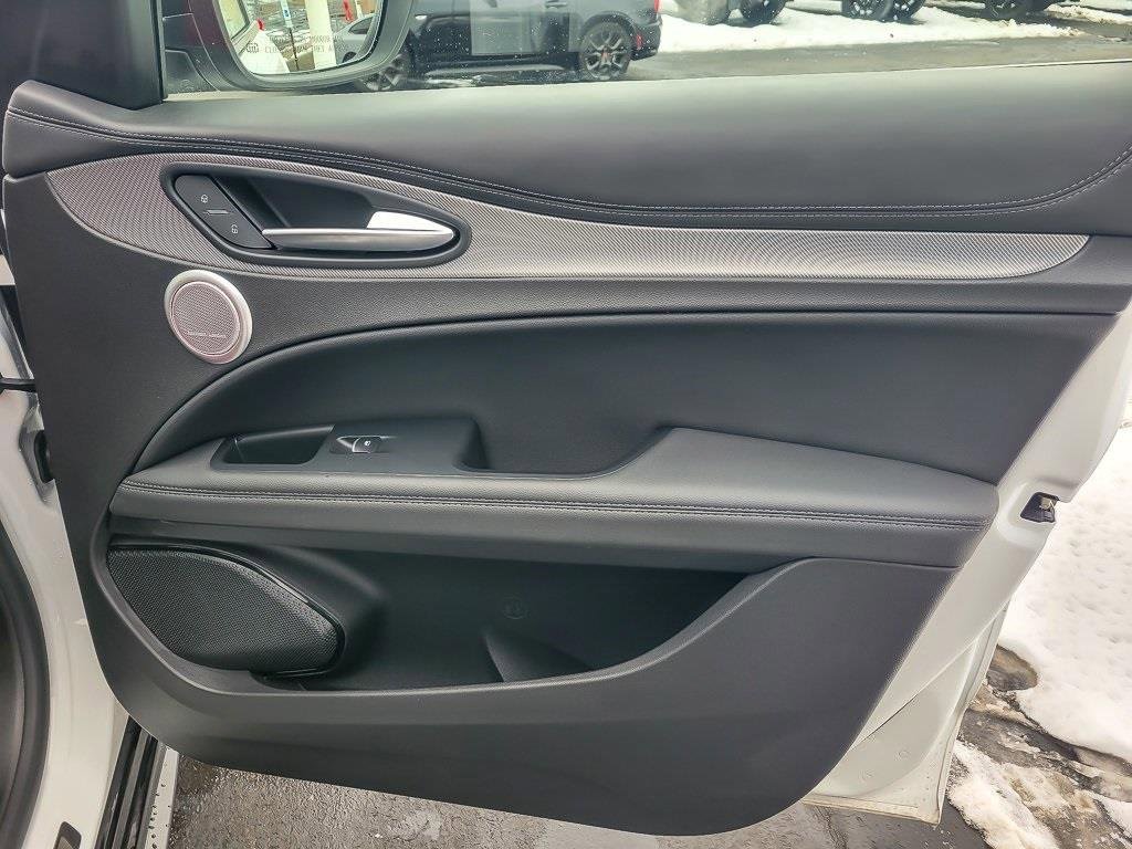Used 2024 Alfa Romeo Stelvio Veloce image 23