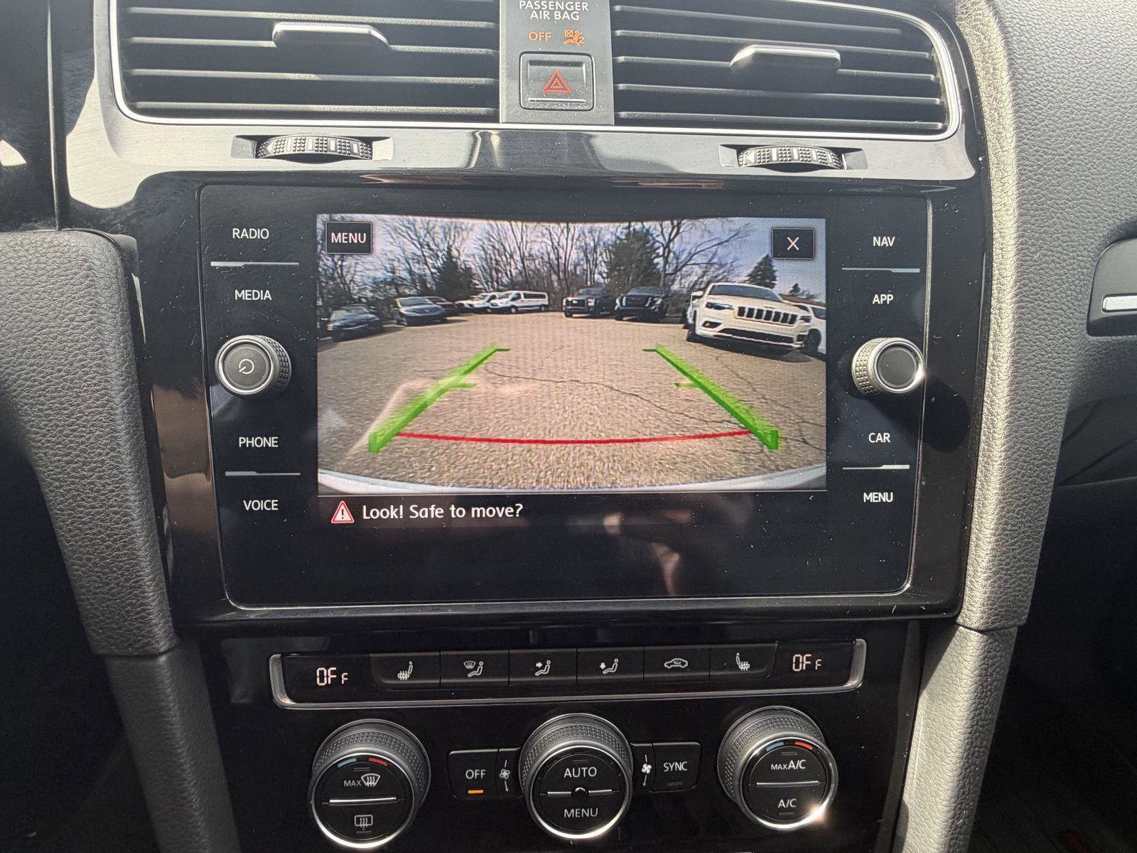 Used 2018 Volkswagen Golf R 4-Door image 20