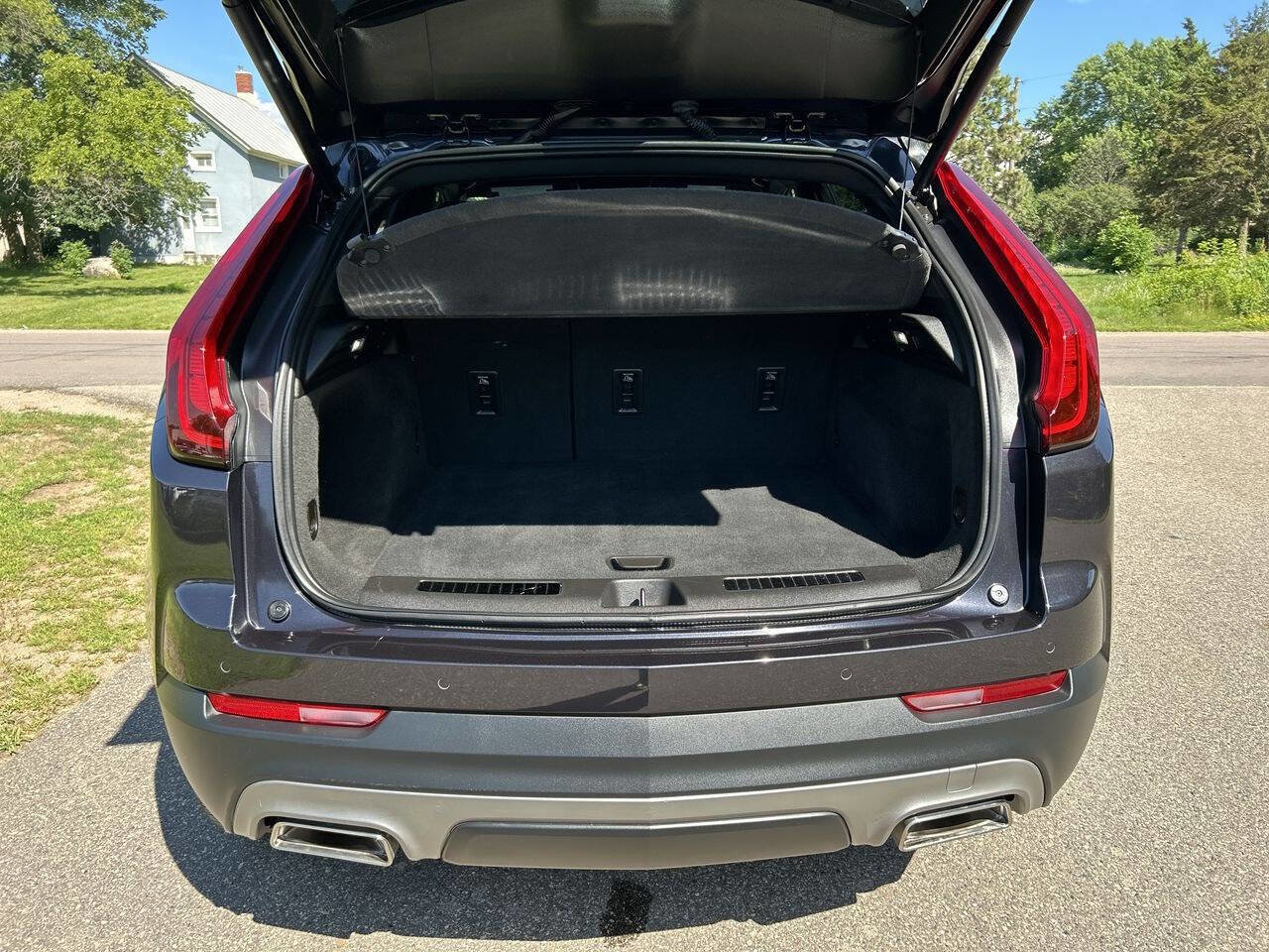 Used 2022 Cadillac XT4 Premium Luxury w/ LPO, Radiant Package image 23