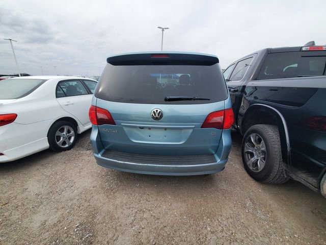 Used 2010 Volkswagen Routan SE image 4