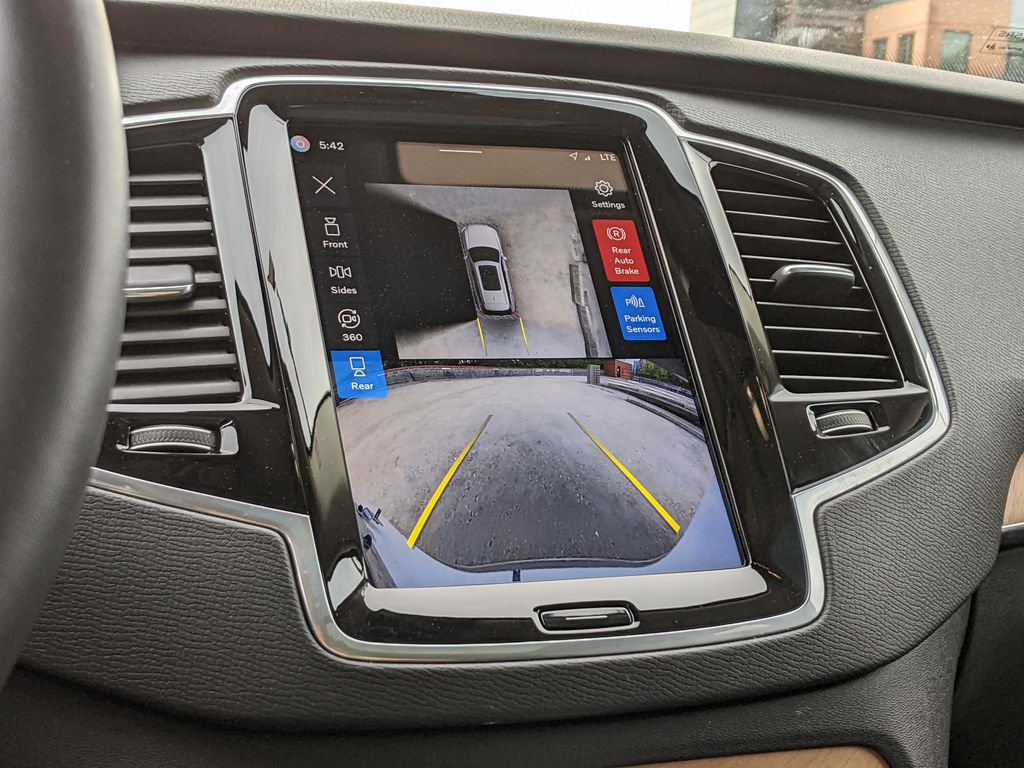 Certified 2024 Volvo XC90 B5 Plus w/ Protection Package Premier AWD/4WD image 17
