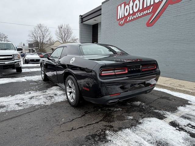 Used 2016 Dodge Challenger SXT image 6