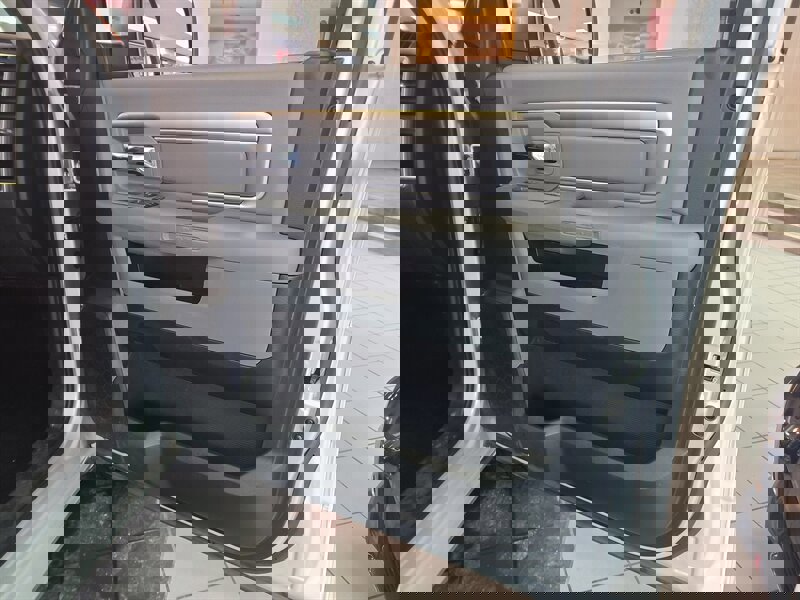 Used 2016 RAM 1500 Classic SLT w/ SLT Plus D￩cor Group image 13