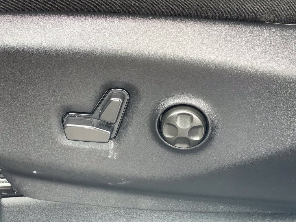 Used 2026 Chrysler Pacifica Select FWD image 14