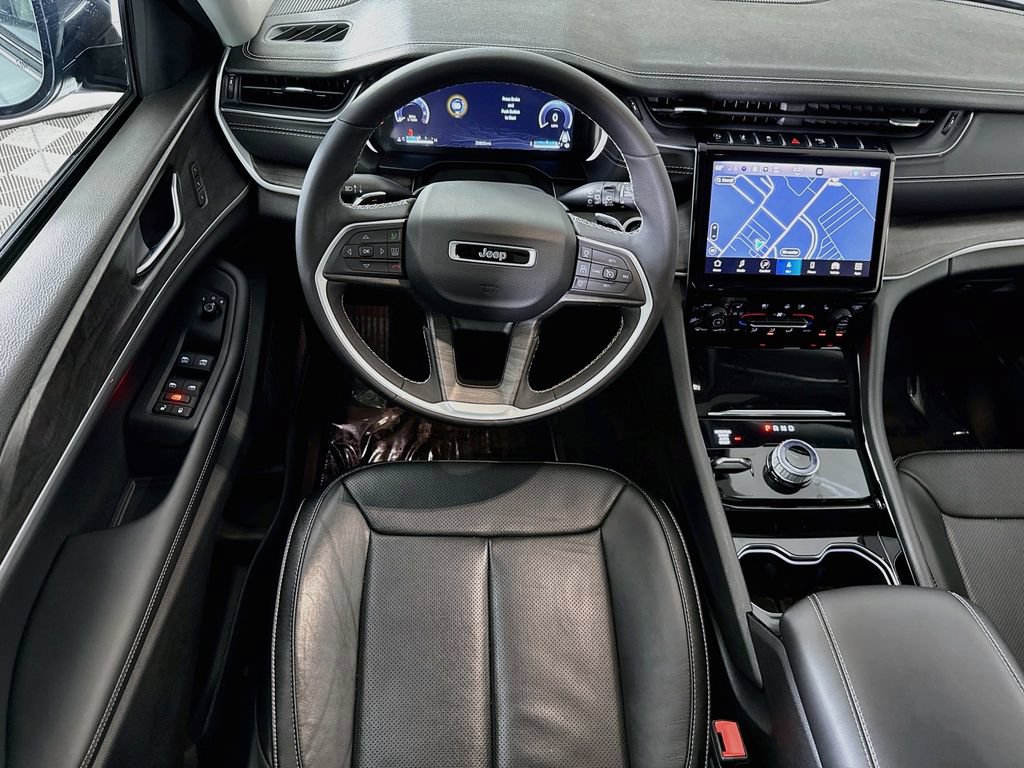 Used 2023 Jeep Grand Cherokee L Limited w/ Luxury Tech Group II AWD/4WD image 4