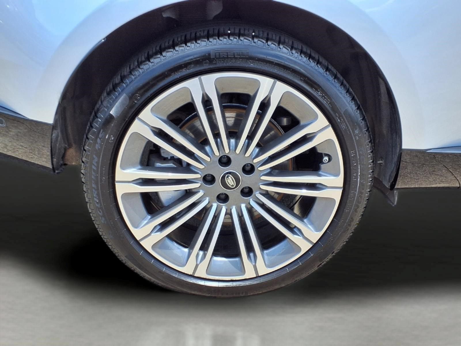 Used 2025 Land Rover Range Rover SE AWD/4WD image 9