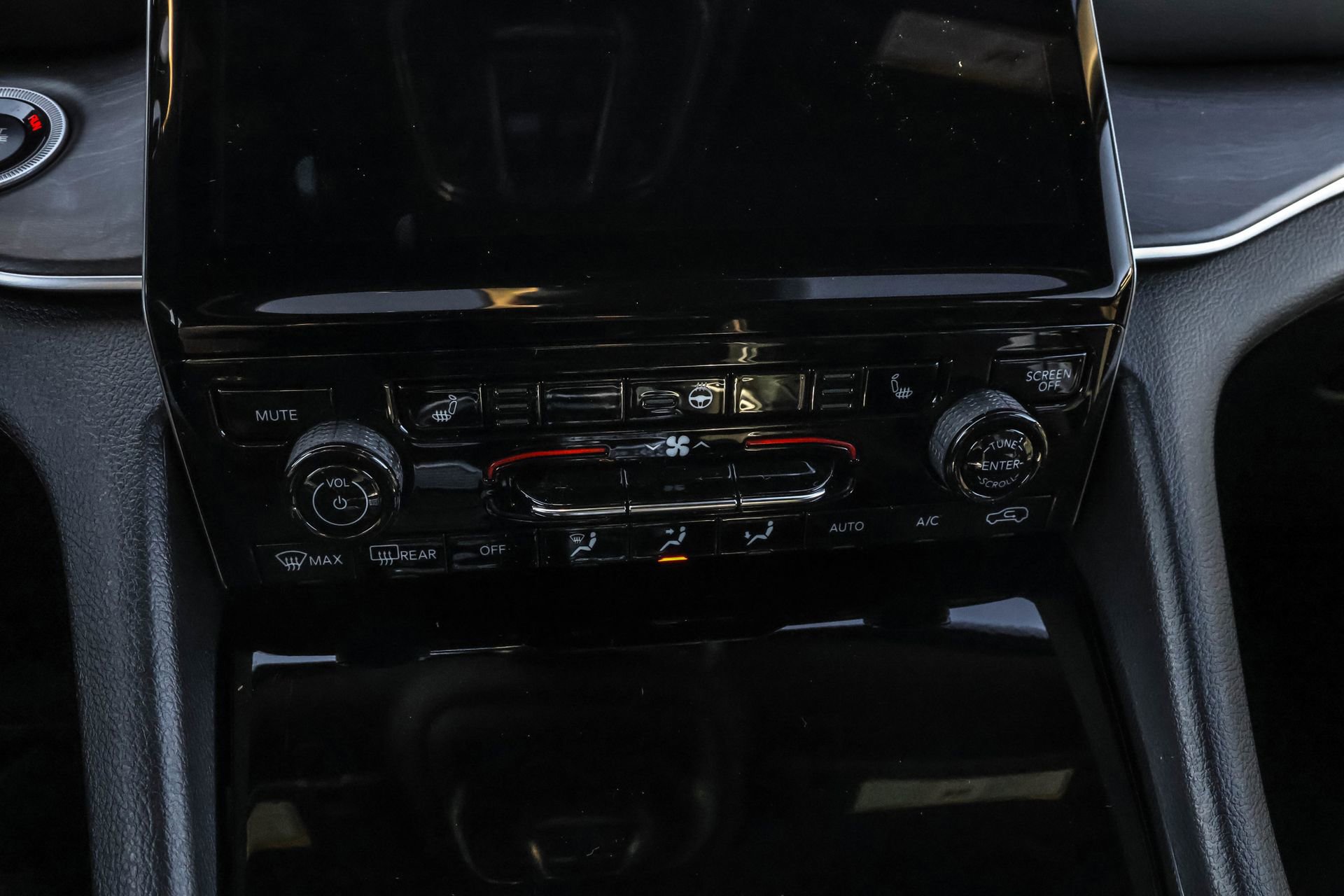 New 2025 Jeep Grand Cherokee L Limited w/ Trailer Tow Package image 21