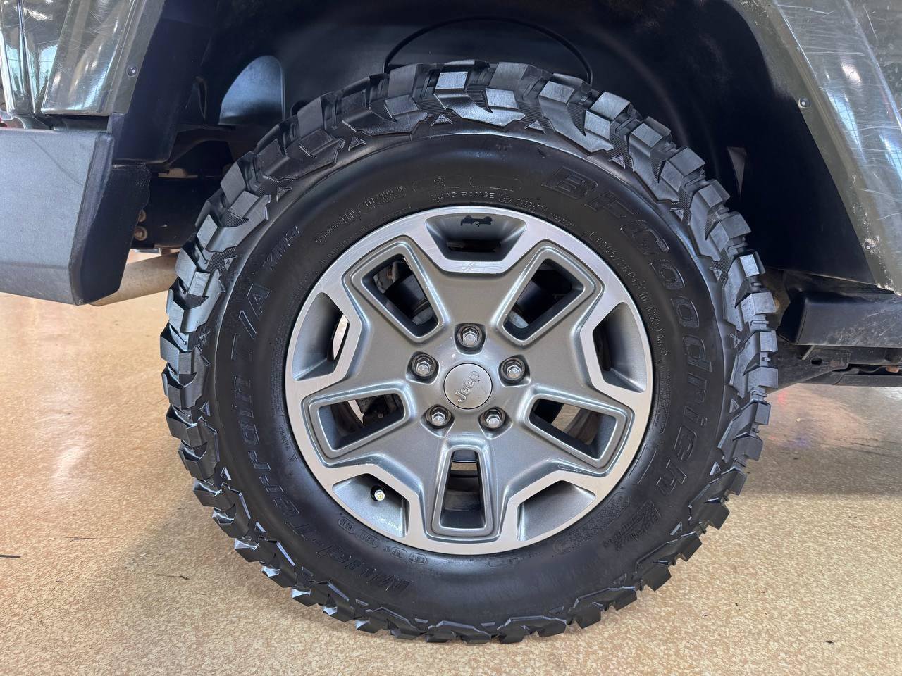 Used 2015 Jeep Wrangler Rubicon w/ Power Convenience Group AWD/4WD image 38