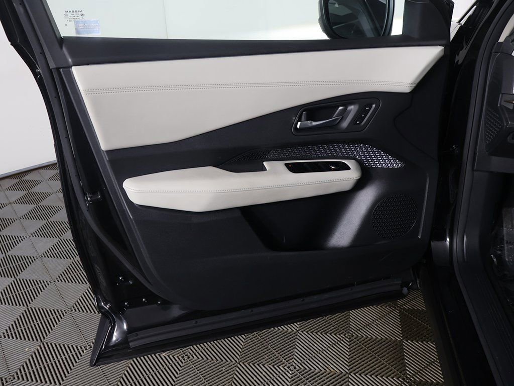 Used 2024 Nissan Ariya FWD image 26