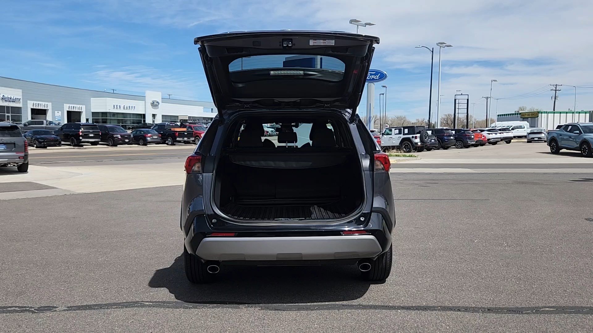 Used 2022 Toyota RAV4 SE w/ Convenience Package AWD/4WD image 19