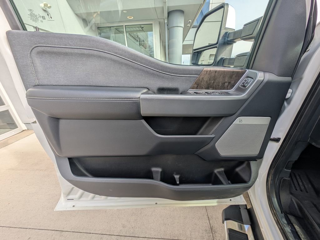Used 2023 Ford F350 Lariat w/ Chrome Package image 45