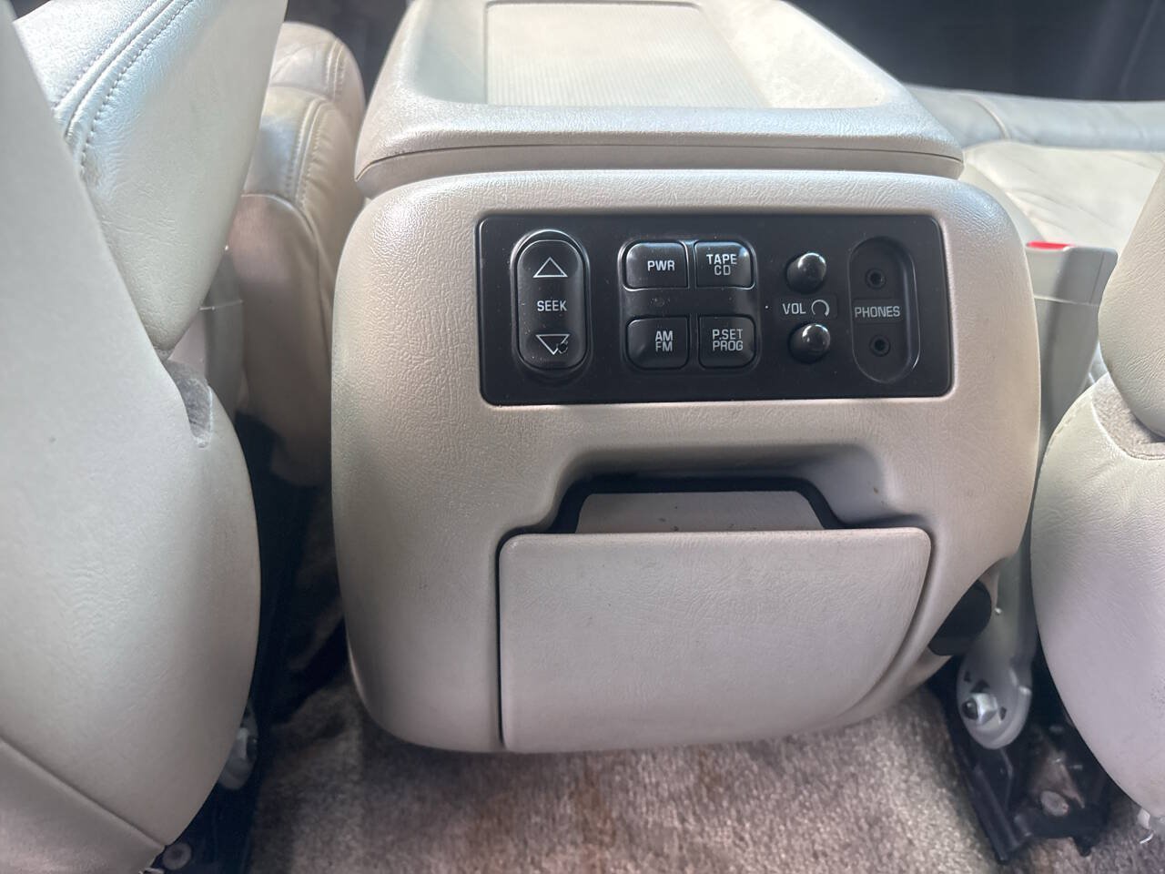 Used 2002 Chevrolet Tahoe LT AWD/4WD image 18