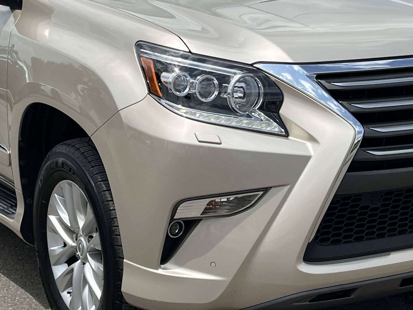 Used 2015 Lexus GX 460 w/ Premium Package AWD/4WD image 9