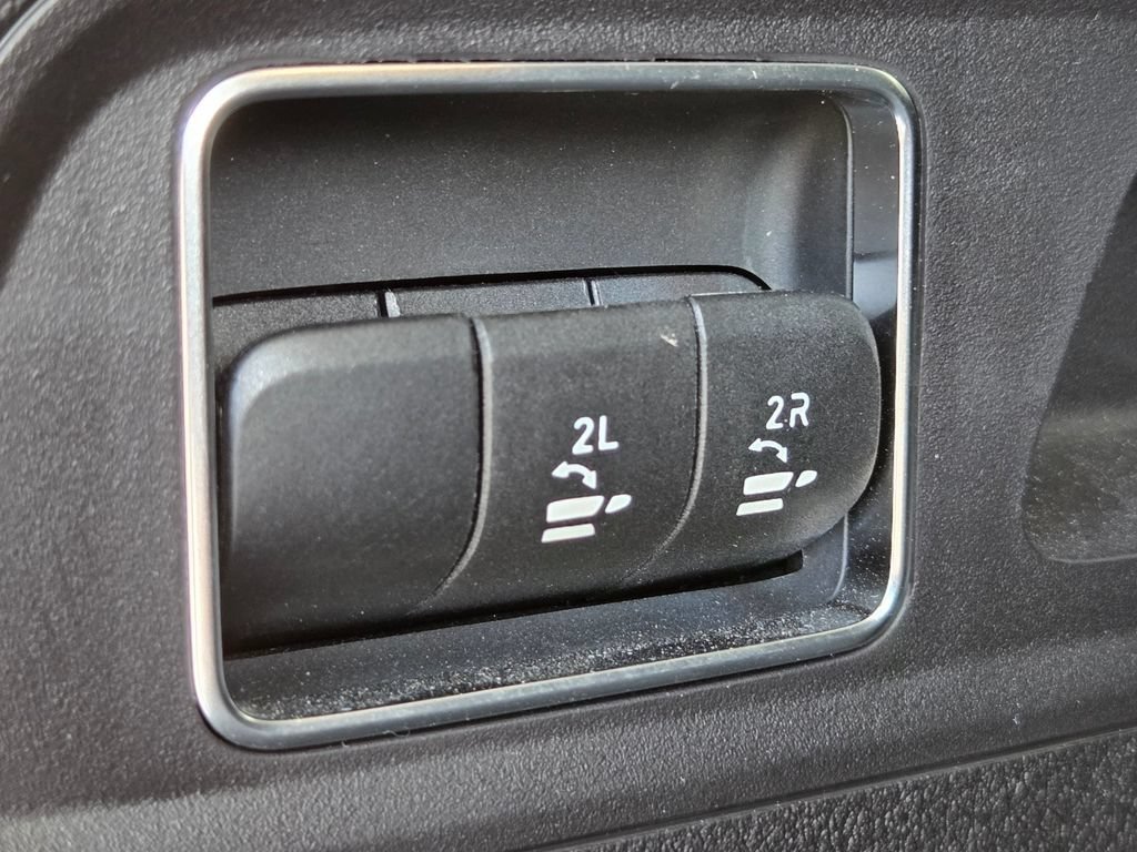 Used 2023 Mercedes-Benz GLS 450 4MATIC image 31