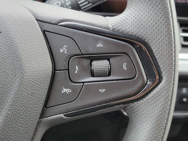 Used 2025 Chevrolet Trax LT FWD image 17