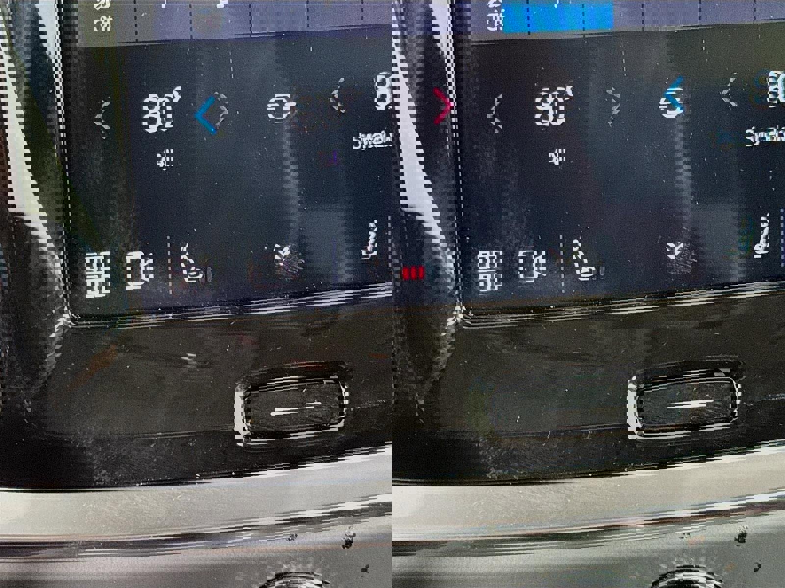 Used 2025 Volvo S60 B5 Plus image 23