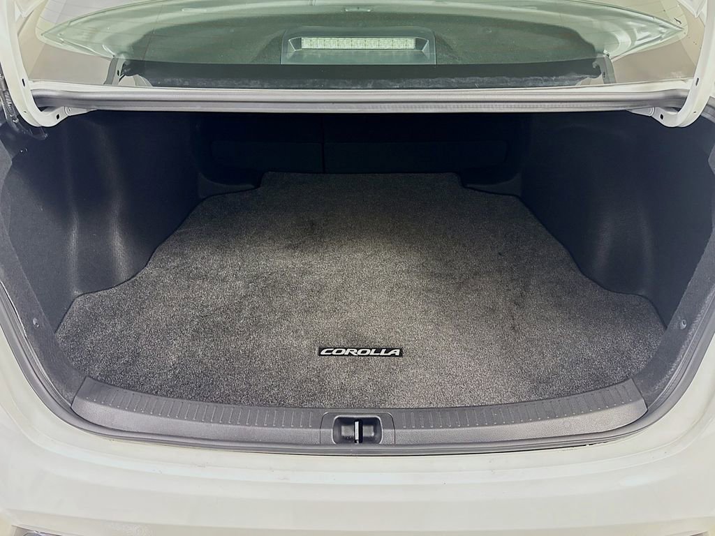 Used 2021 Toyota Corolla SE w/ Carpet Mat Package (TMS) image 24