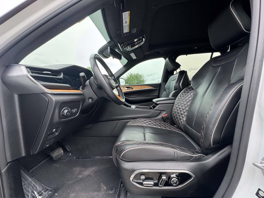 Used 2022 Jeep Grand Cherokee Summit AWD/4WD image 14