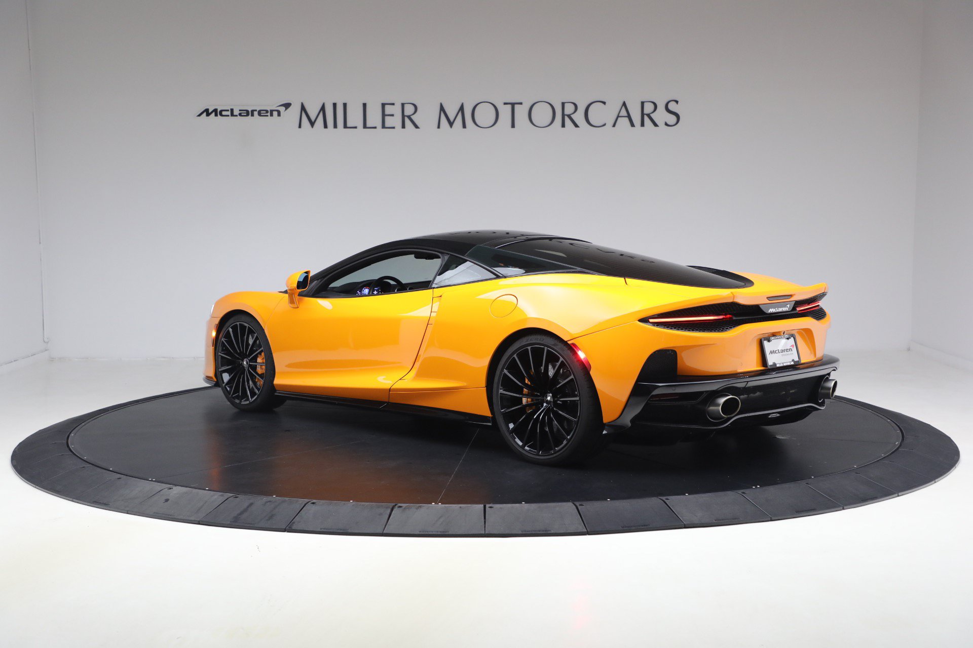 Used 2023 McLaren GT RWD image 4