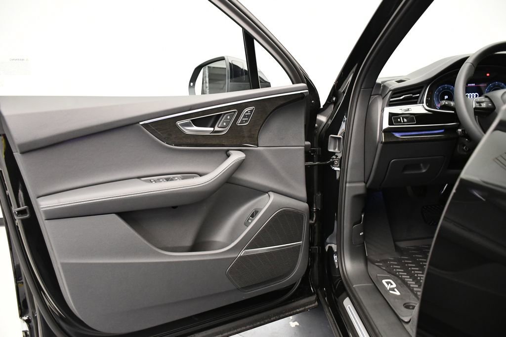 Used 2025 Audi Q7 3.0T Premium Plus w/ Premium Plus Package image 32