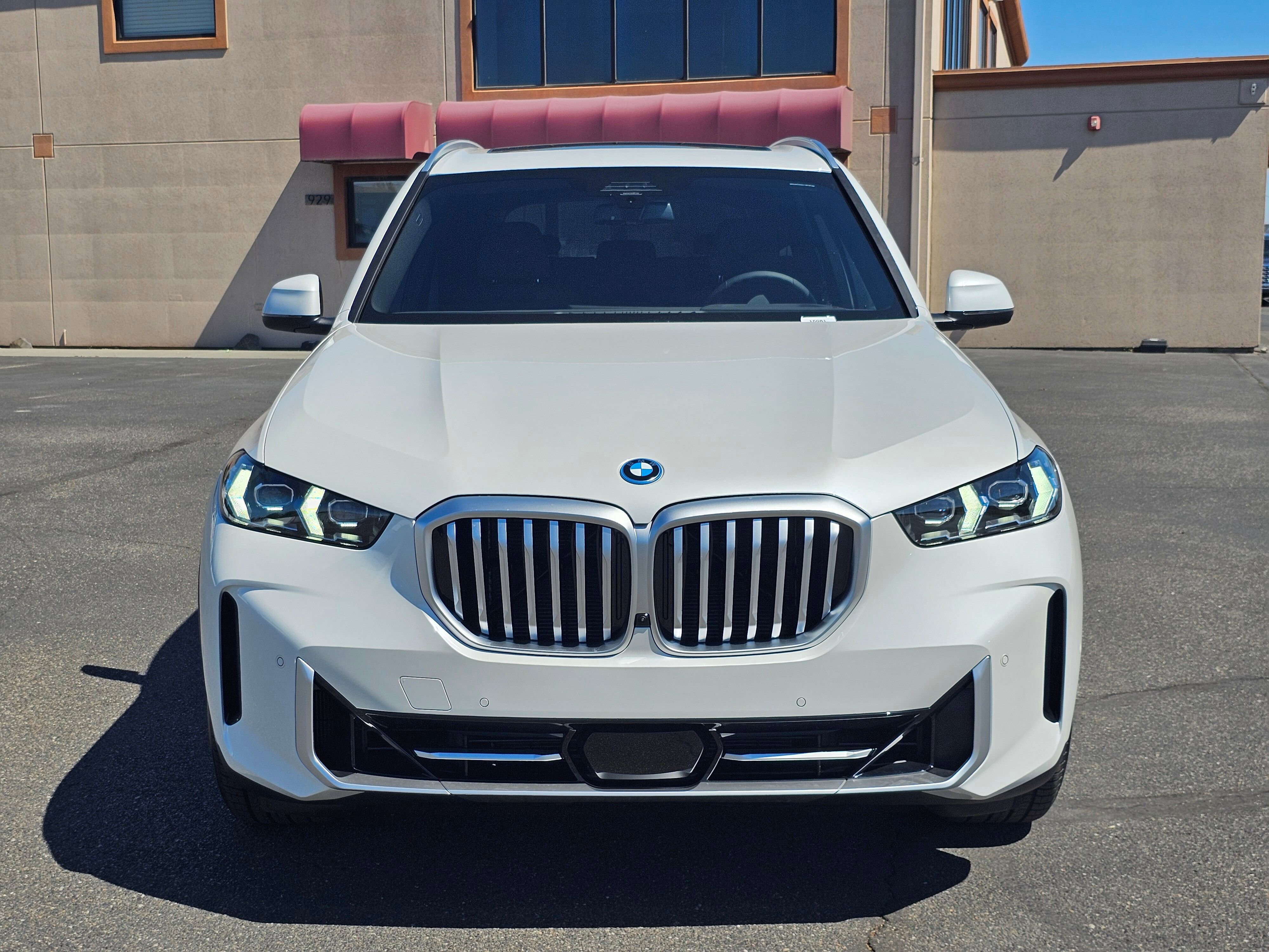 New 2026 BMW X5 xDrive50e image 6