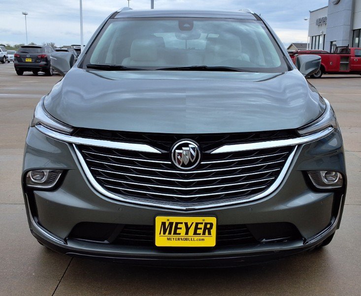 Used 2023 Buick Enclave Essence AWD/4WD image 3