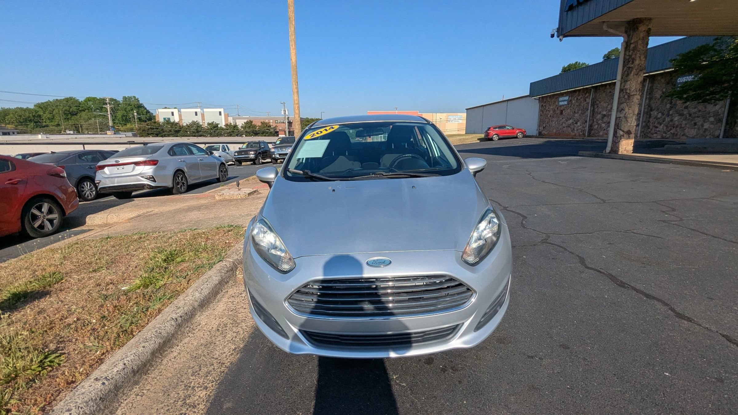 Used 2014 Ford Fiesta SE FWD image 2