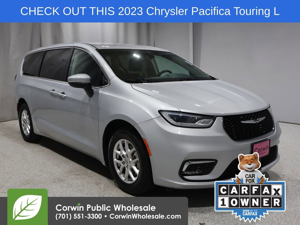 Used 2023 Chrysler Pacifica Touring-L video 1