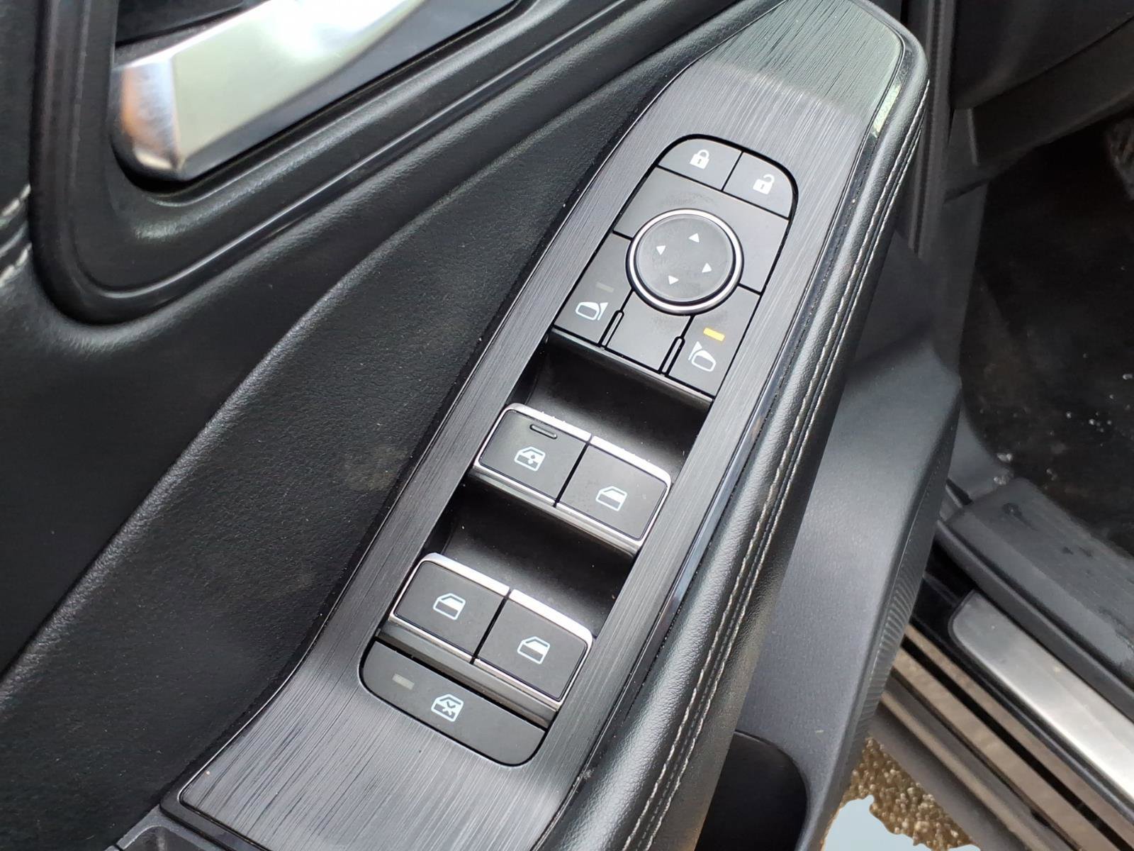 Used 2023 Nissan Rogue SL w/ SL Premium Package image 11