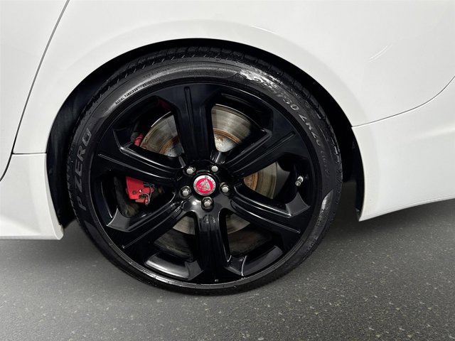 Used 2014 Jaguar XF R-S image 32