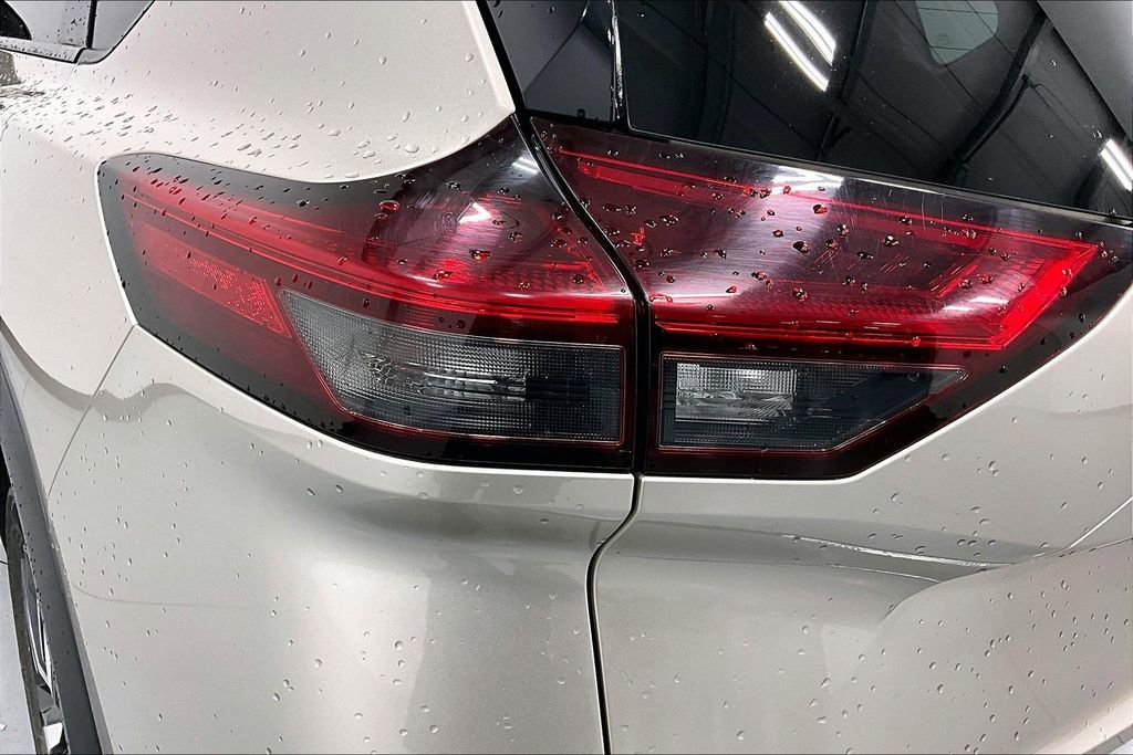 Used 2021 Nissan Rogue Platinum AWD/4WD image 39