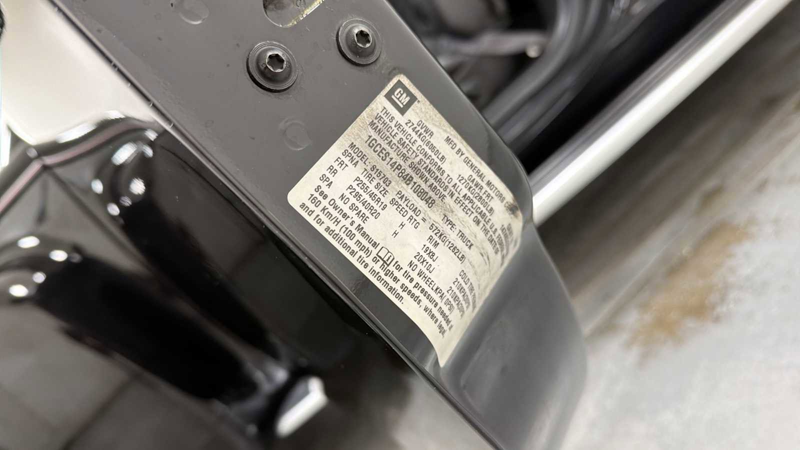 Used 2004 Chevrolet SSR w/ Preferred Equipment Group RWD image 11