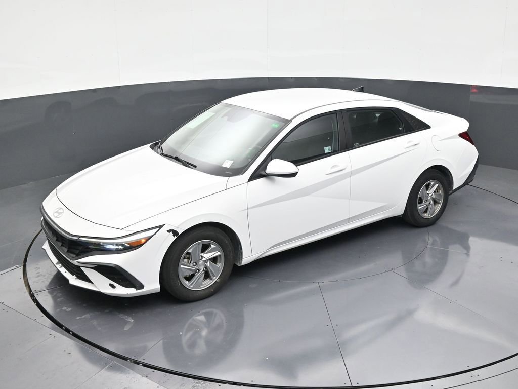 Used 2024 Hyundai Elantra SE FWD image 12
