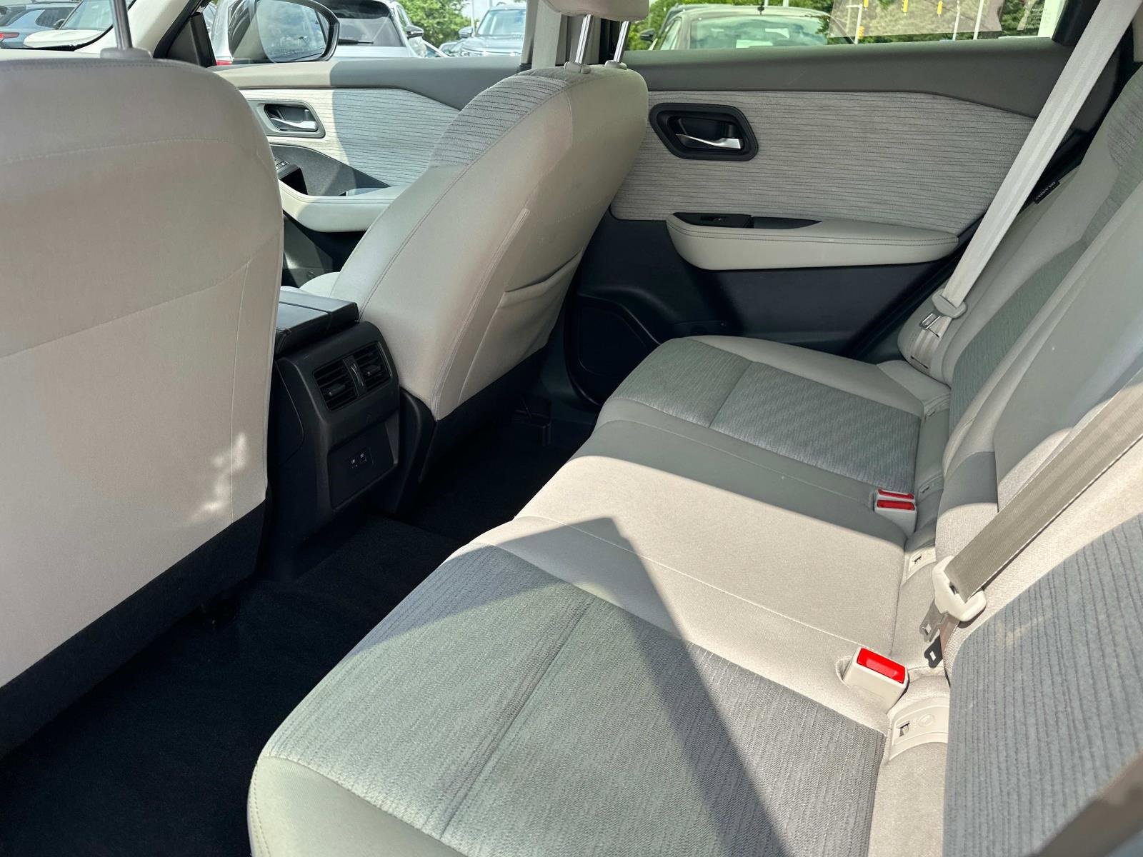 Used 2023 Nissan Rogue SV image 12