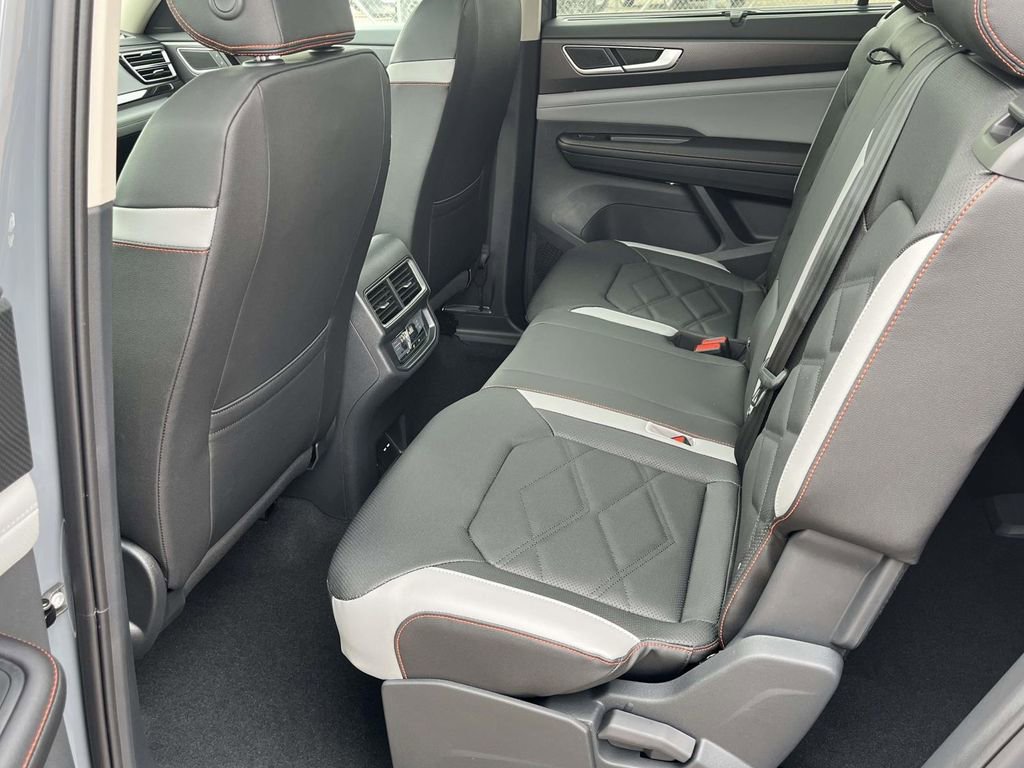New 2026 Volkswagen Atlas Peak Edition AWD/4WD image 9