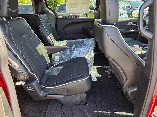 New 2027 Chrysler Pacifica Limited w/ S Appearance Package FWD image 14