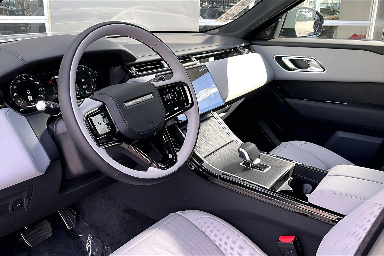 New 2026 Land Rover Range Rover Velar Dynamic SE image 6