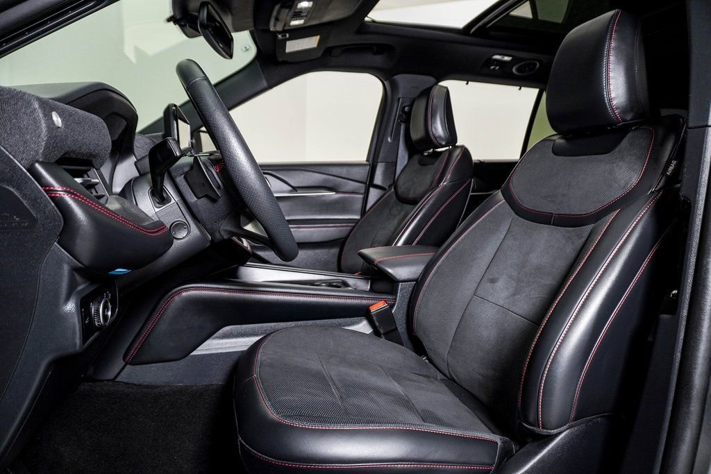 Used 2025 Ford Explorer ST image 19