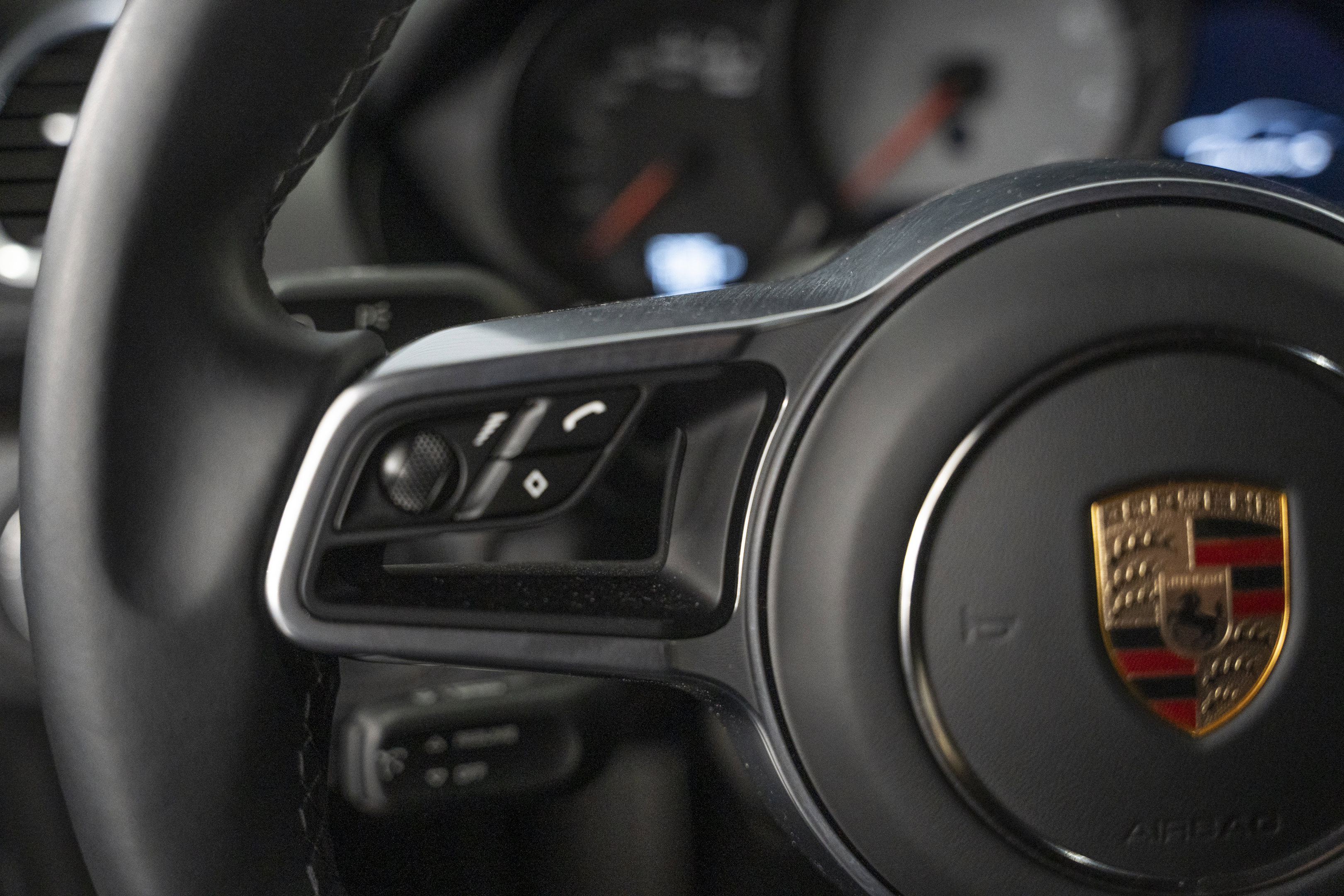 Used 2025 Porsche 718 Cayman S RWD image 32