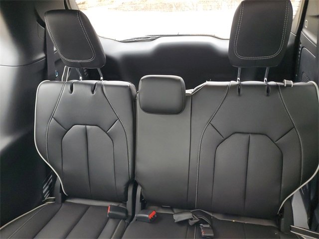 New 2026 Chrysler Pacifica Limited w/ Uconnect Theater Family Group image 11