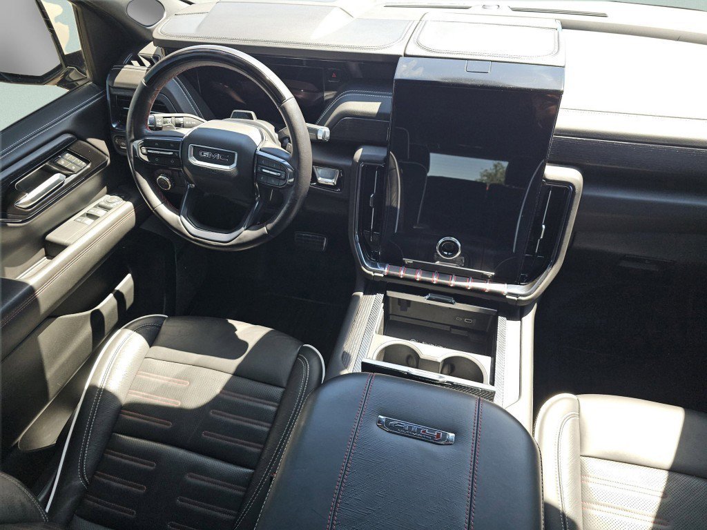 Used 2025 GMC Yukon AT4 Ultimate w/ LPO, Floor Liner Package AWD/4WD image 32