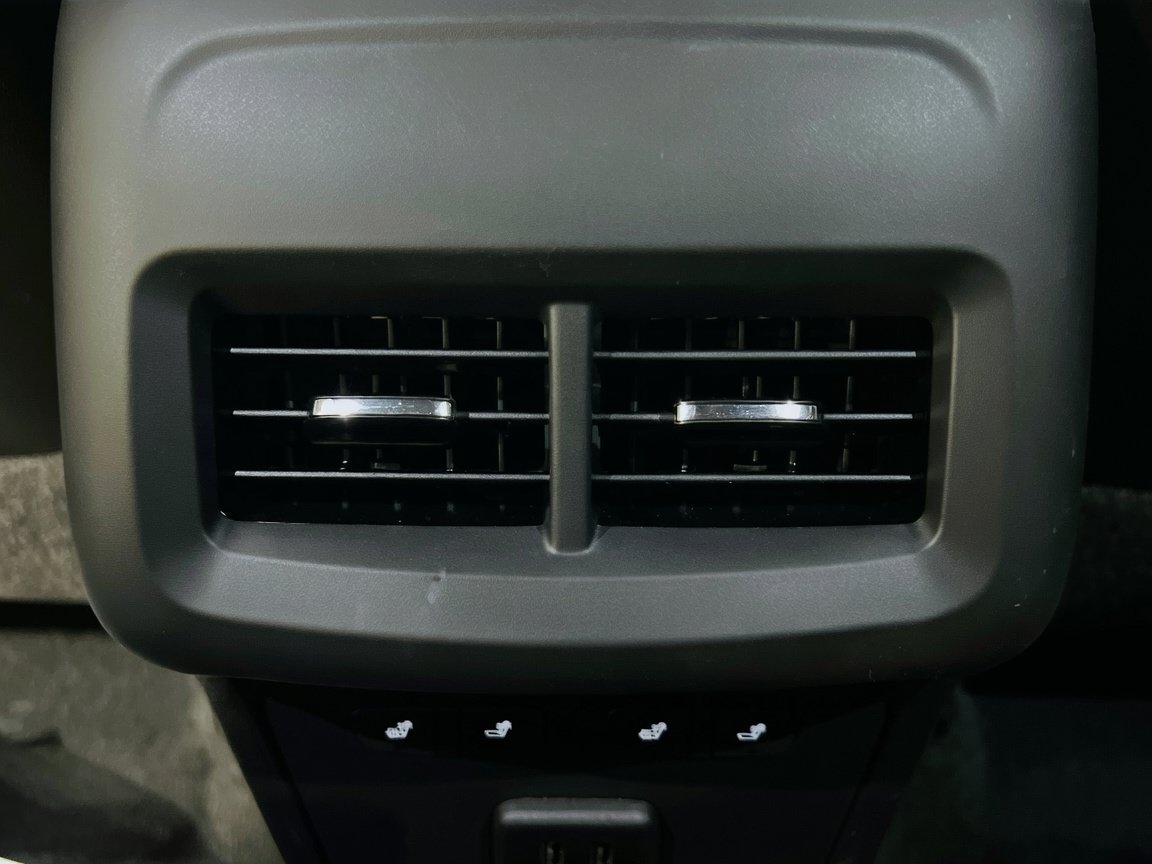 Used 2021 Chevrolet Equinox Premier AWD/4WD image 17