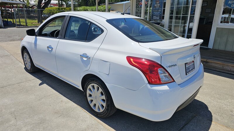 Used 2018 Nissan Versa SV FWD image 4