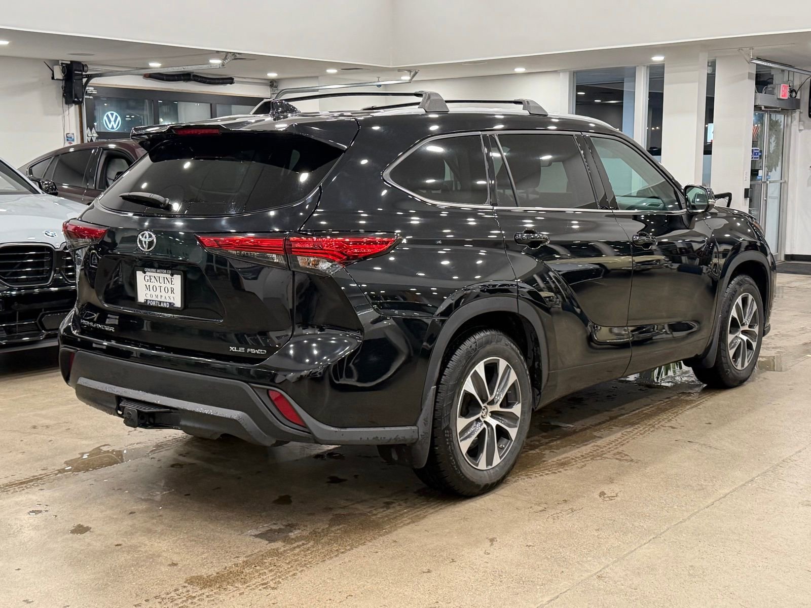 Used 2022 Toyota Highlander XLE image 3